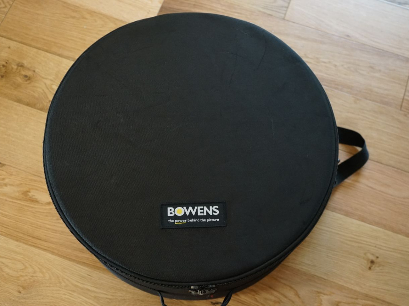 Bowens beauty dish with travel case, grid and diffusion
