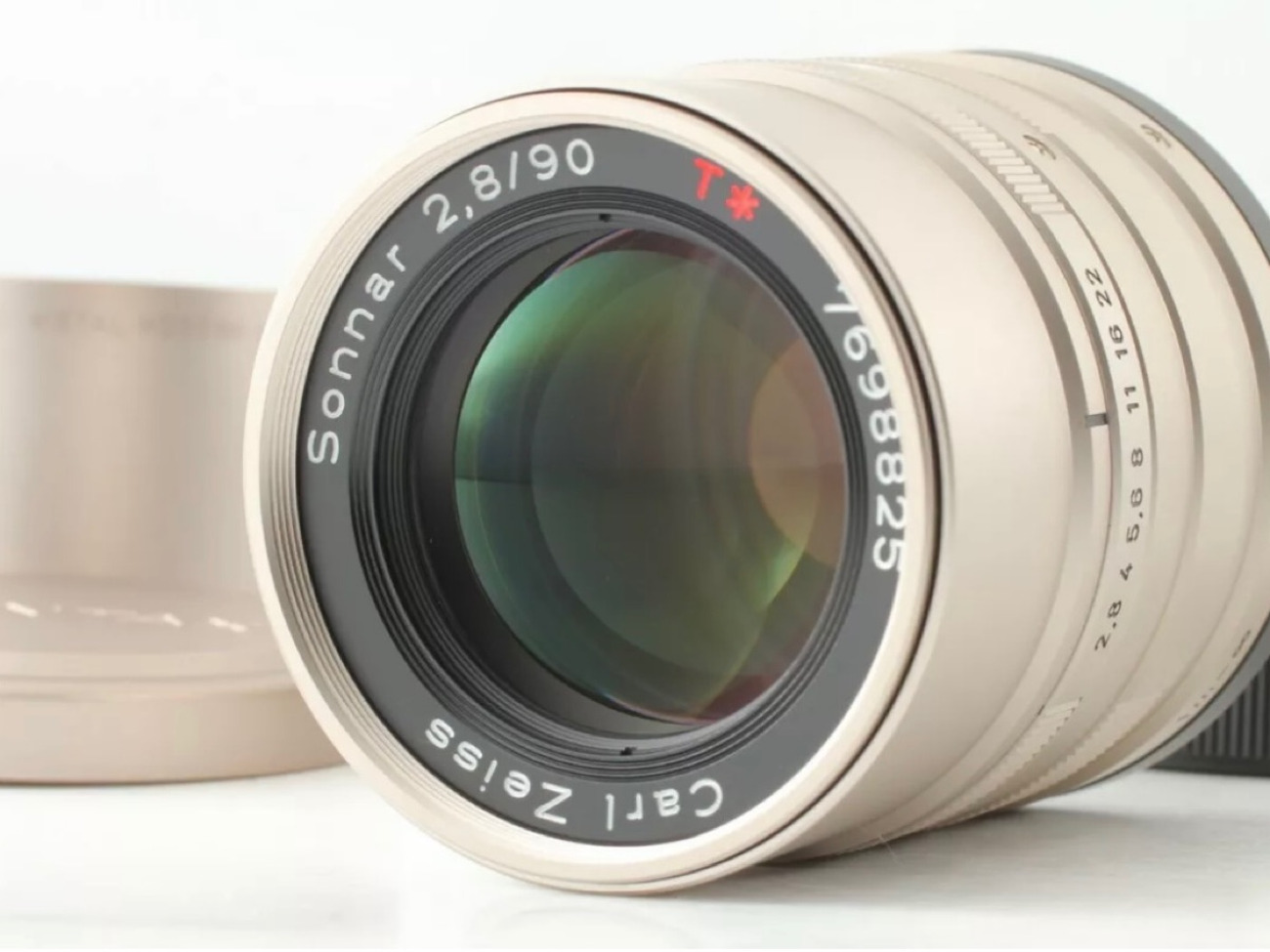Brand new contax g2 90mm lens 2.8 