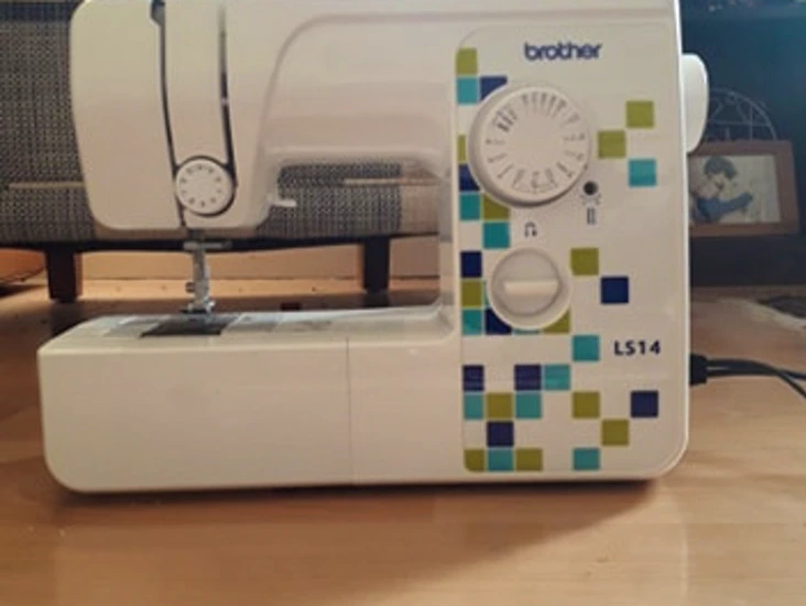 Brother ls14 compact free arm sewing machine