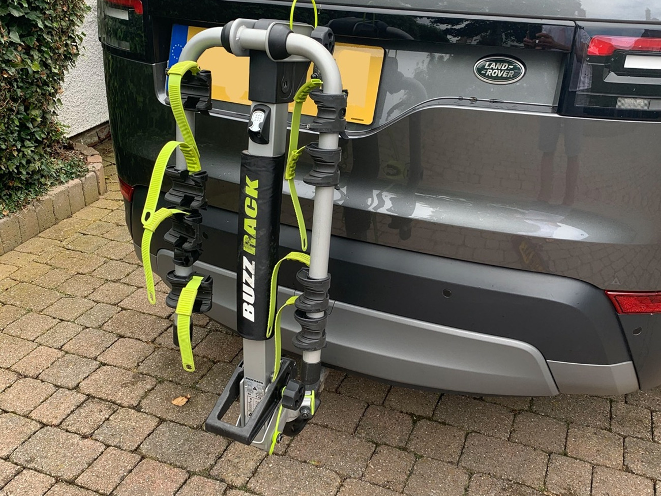 Rent Buzz Rack towbar x4 bike carrier rear lights plate holder from Roy H Clissold Hackney for 9 12 day