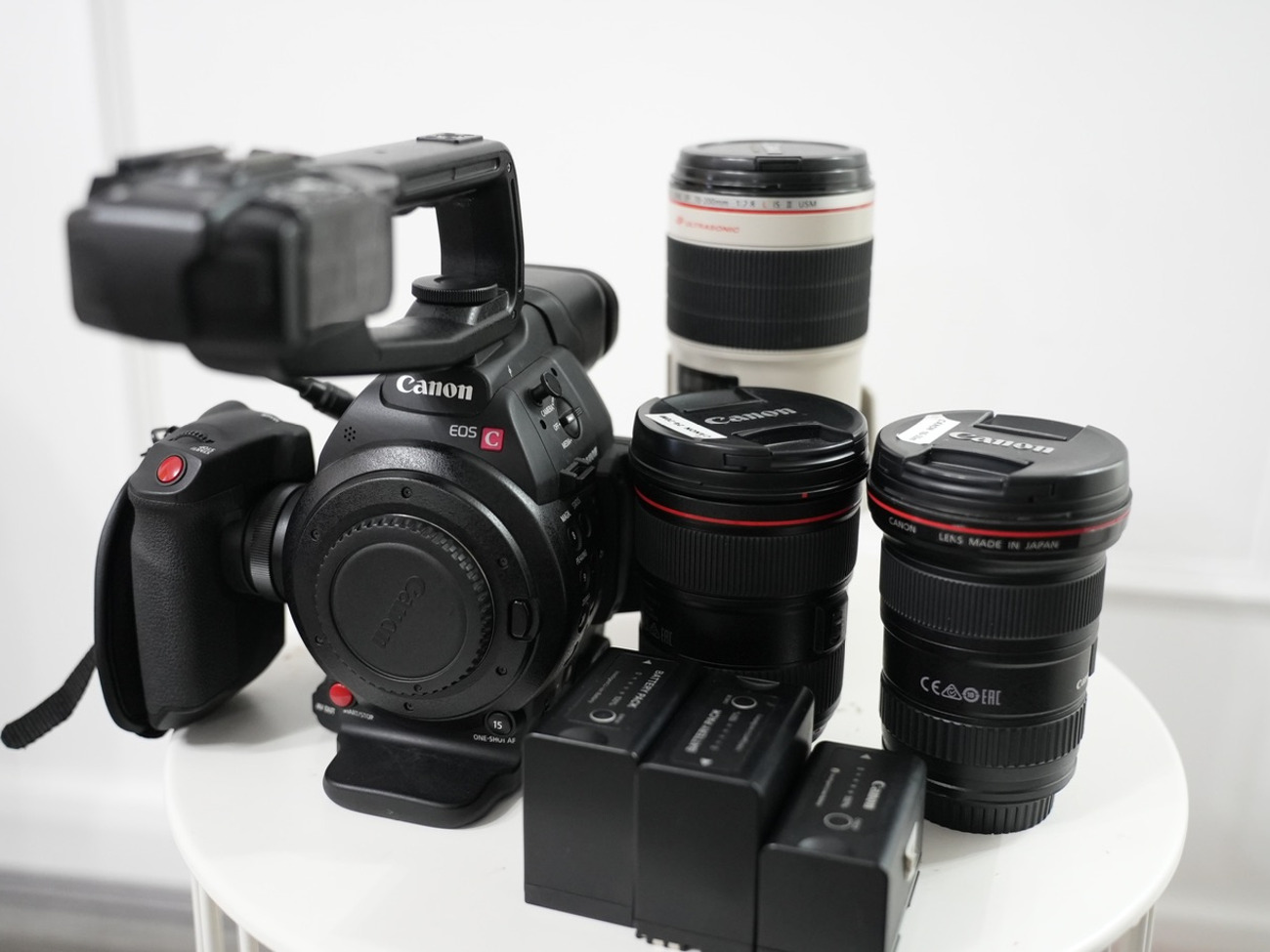 C100 mkii with only 70- 200 and two sd cards