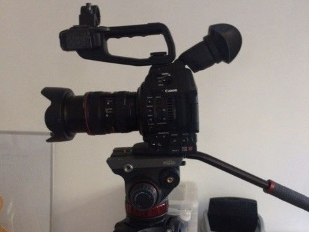 C100 shooting kit incl. c100, tripod, 18-135mm lens + mic