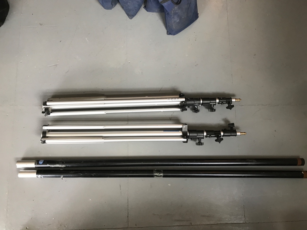 Calorama backdrop rolls support system with sand bags 