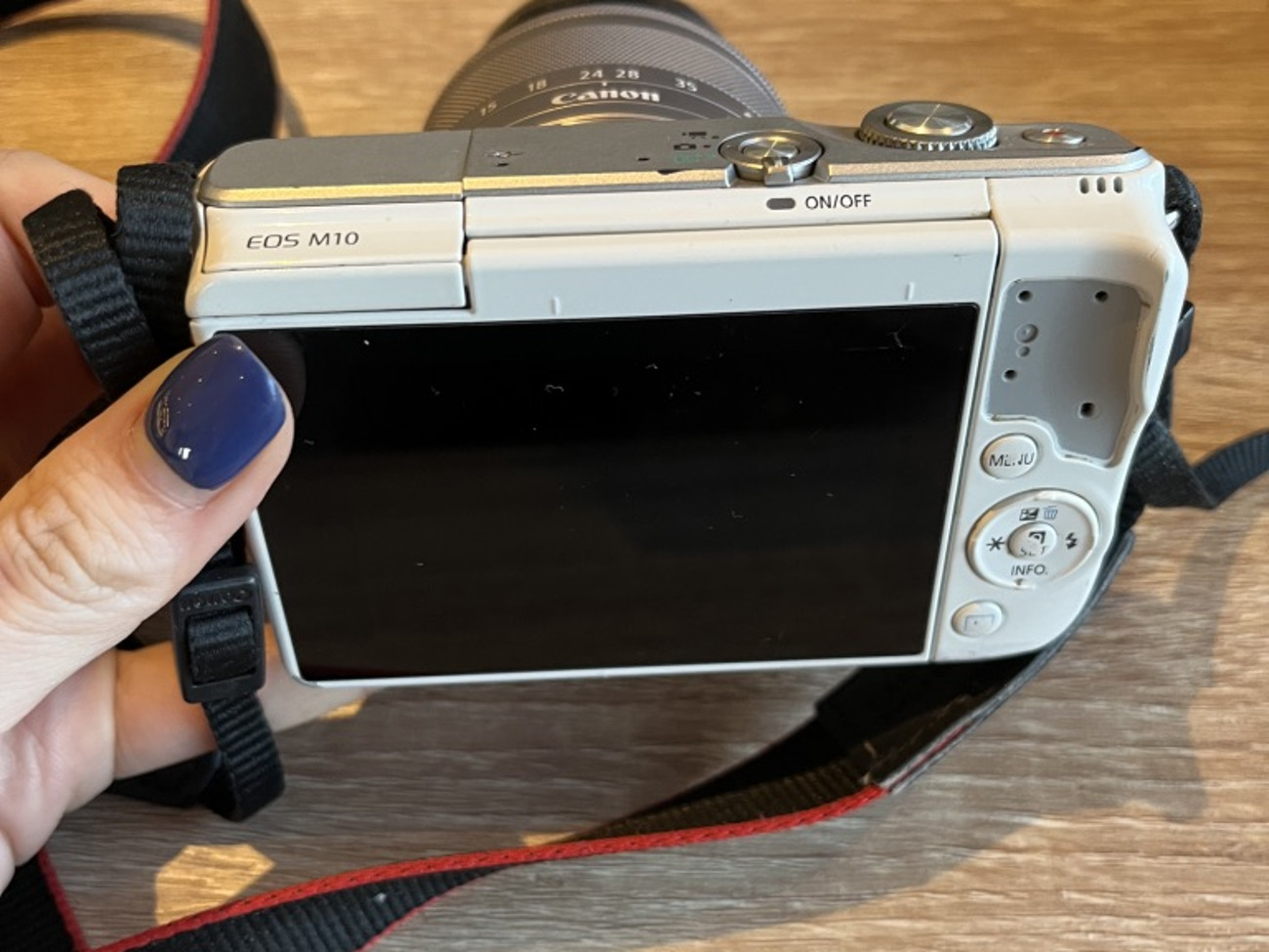 Camera eosm10 (travel)