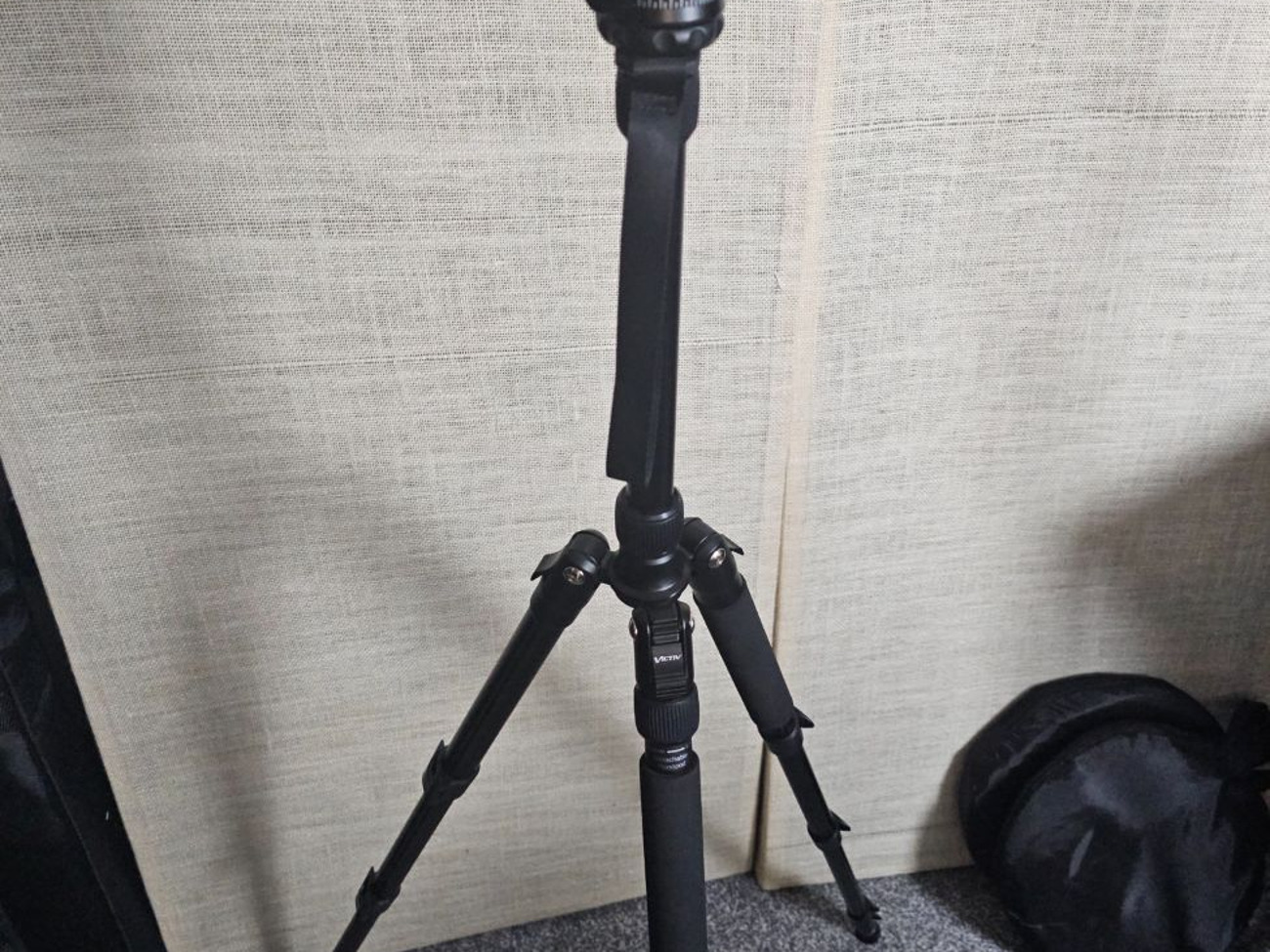 Camera tripod, 81 inch tripod, heavy duty