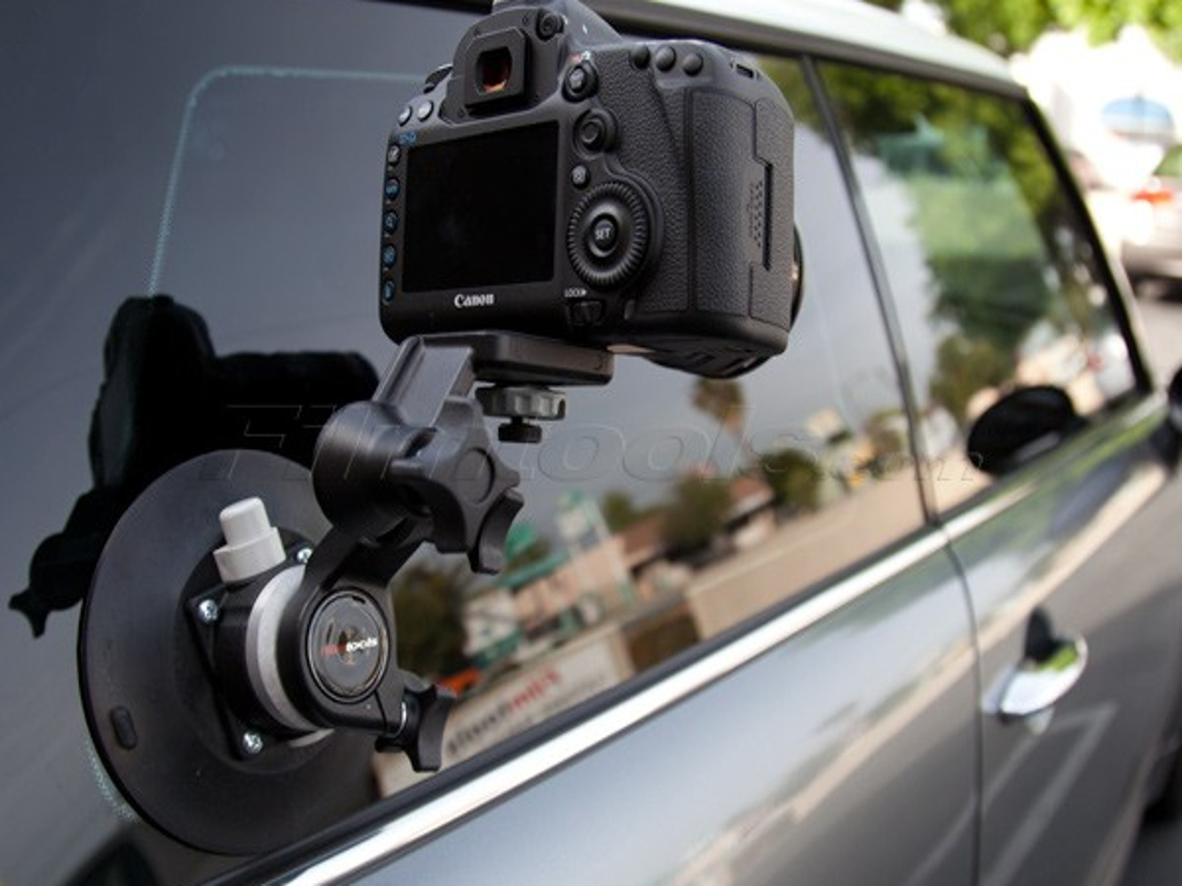 Camera window suction mount for cars