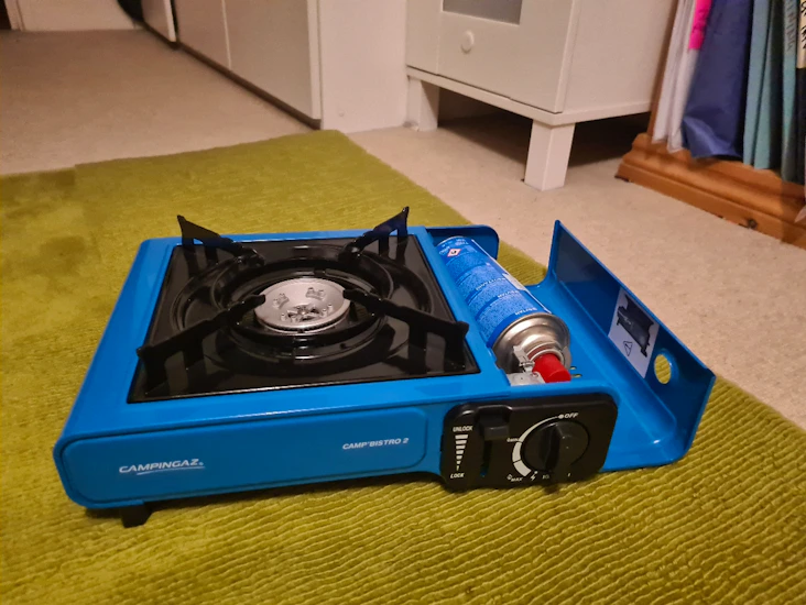 Camping stove & gas cannister