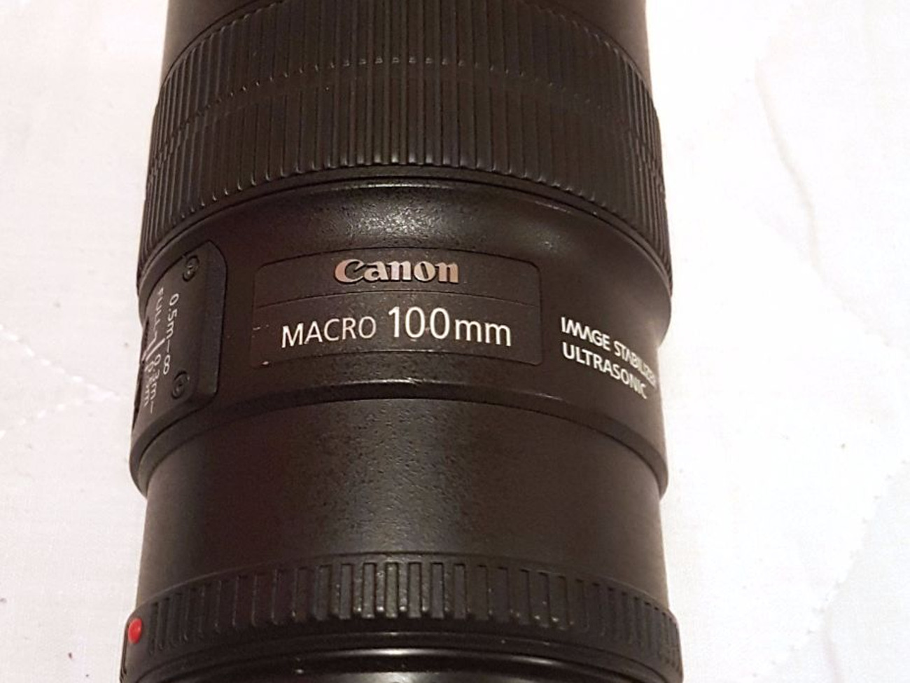 Canon 100mm f2.8 l lacro lens
