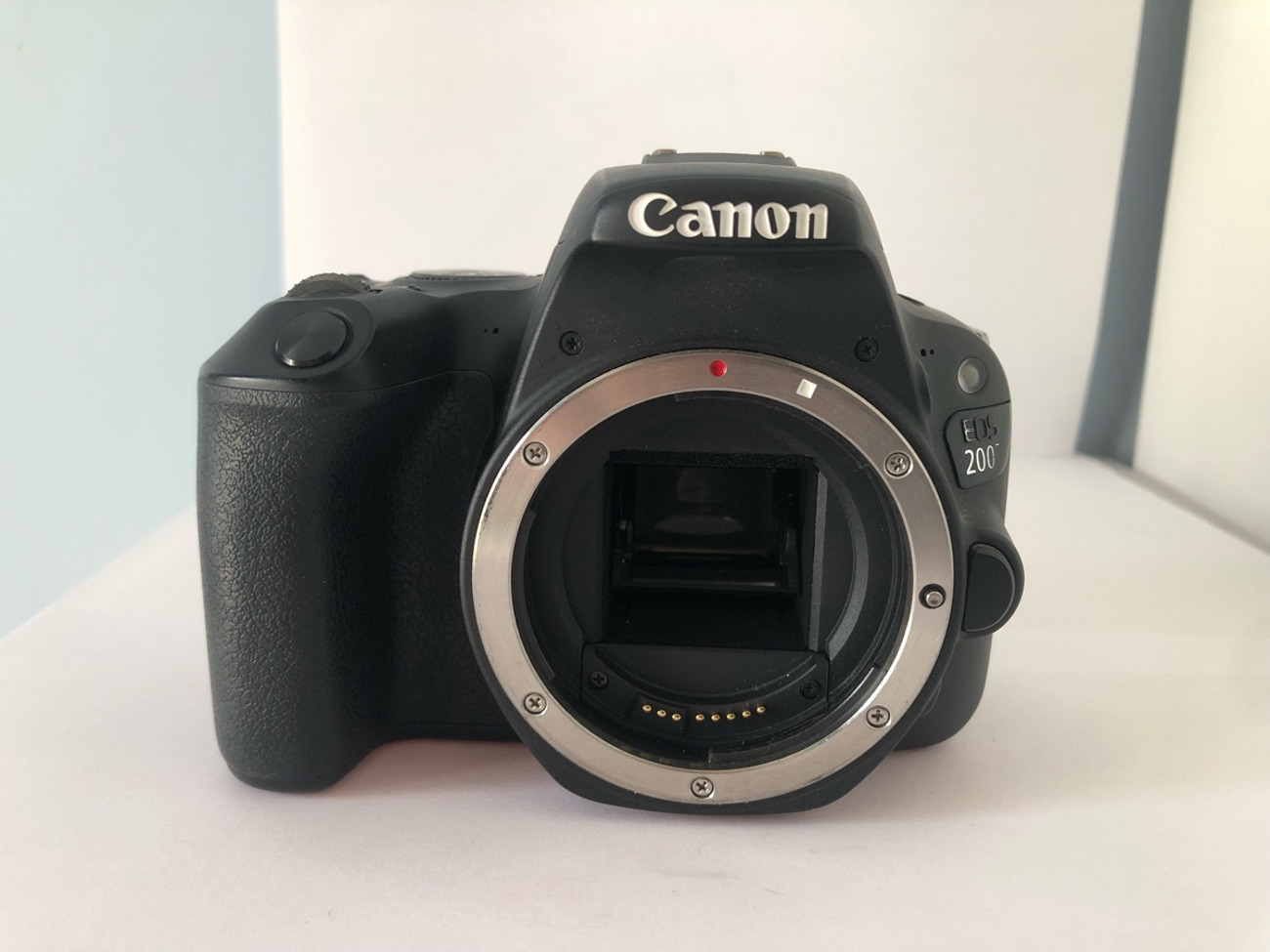 Canon 200d camera body