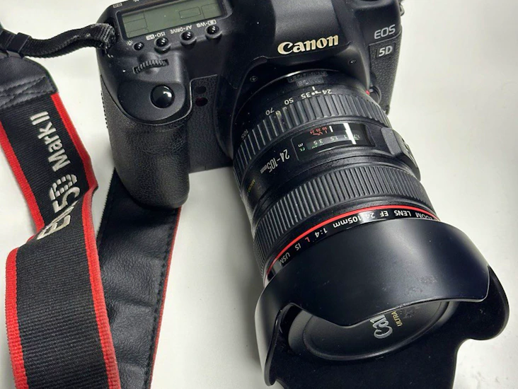 Canon 5d mark ii dslr 24-105 f/4 lens