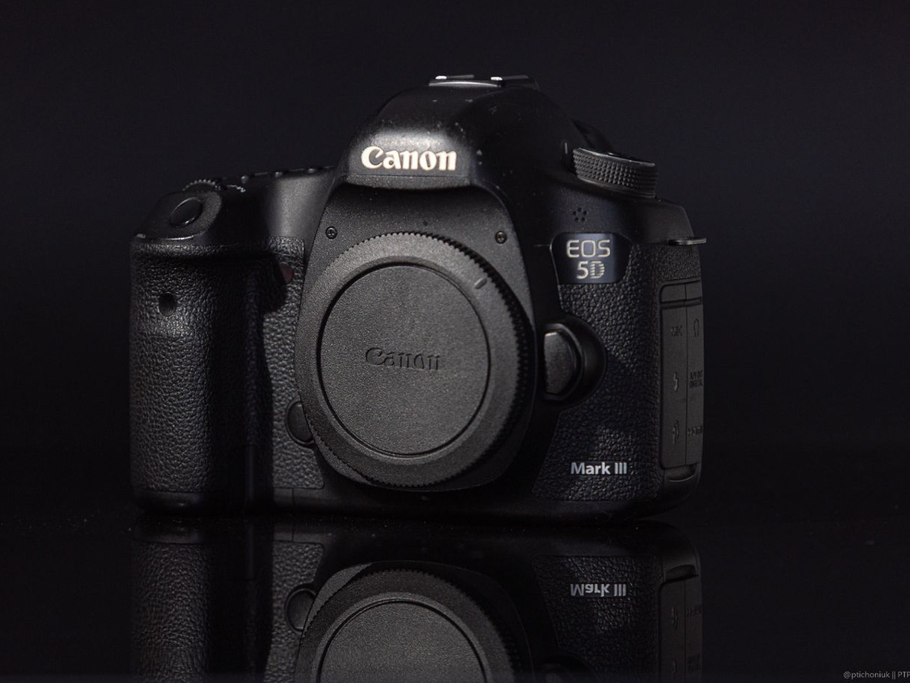 Canon 5d mark iii + 32gb sandisck + battery with charger