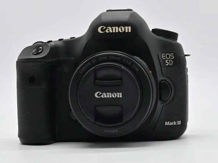 Canon 5d mark iii + 50mm + 28-80mm lenses + yongnuo flash
