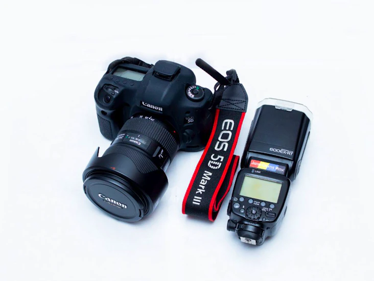 Canon 5d mark iii camera & canon 24-70 f2.8l ii lens & flash