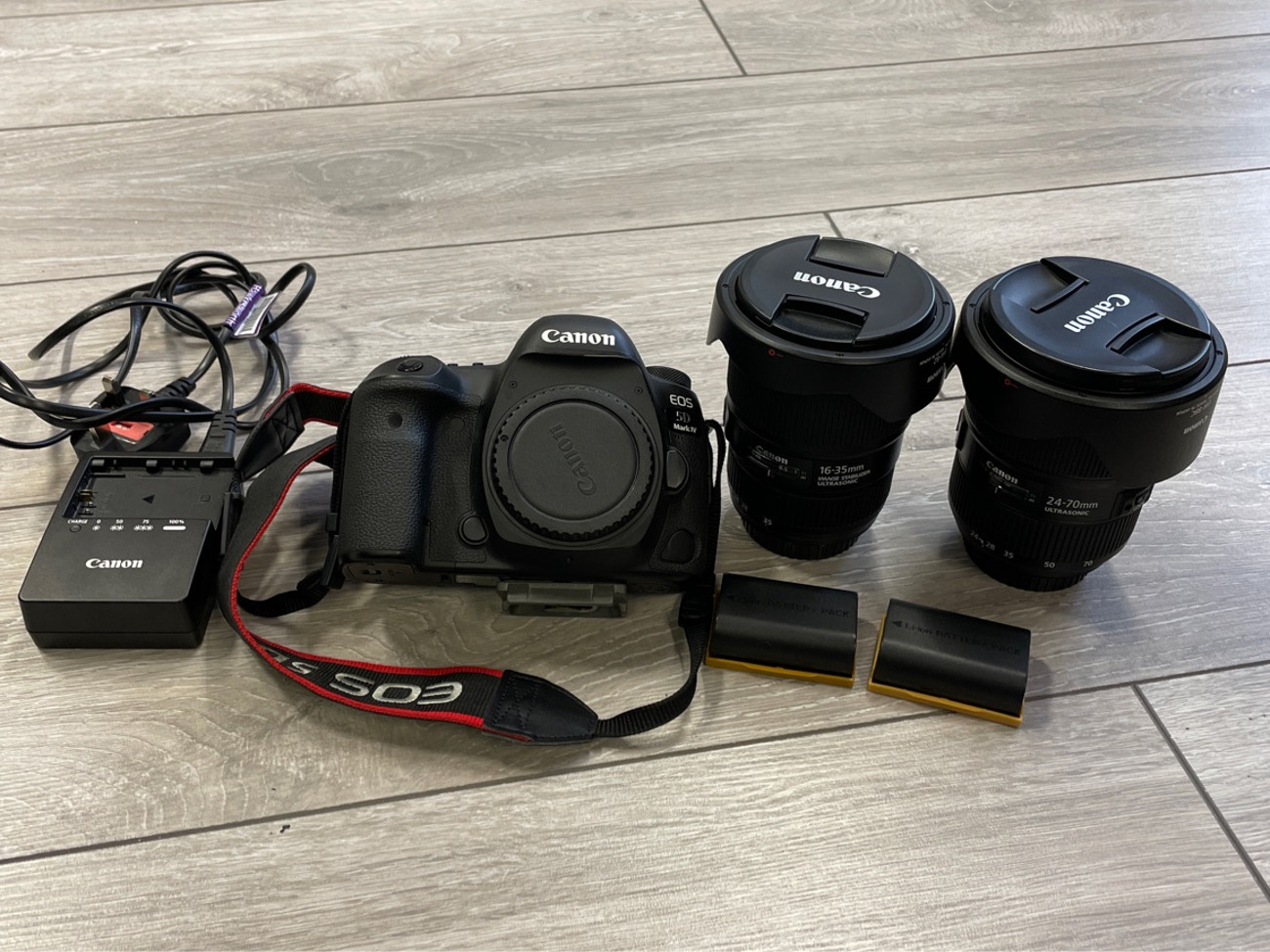 Canon 5d mark iv + 2 lenses + batteries