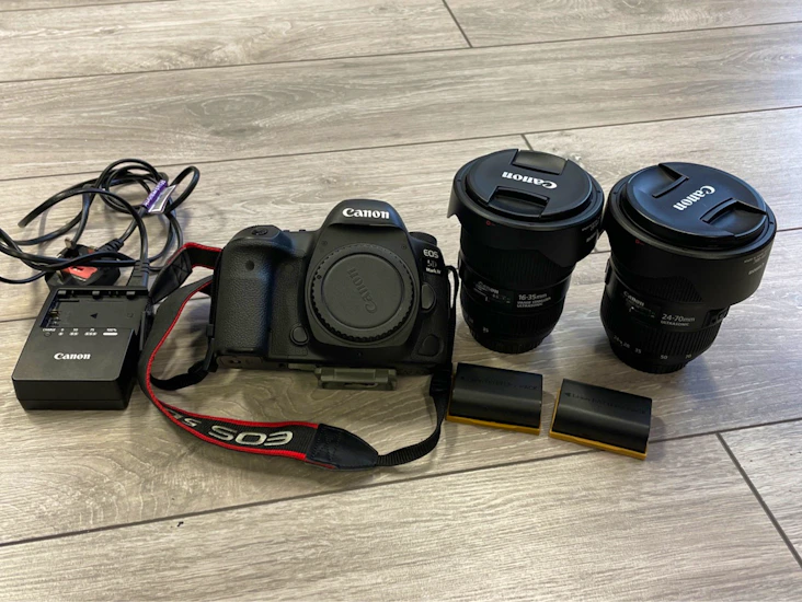 Canon 5d mark iv + 2 lenses + batteries