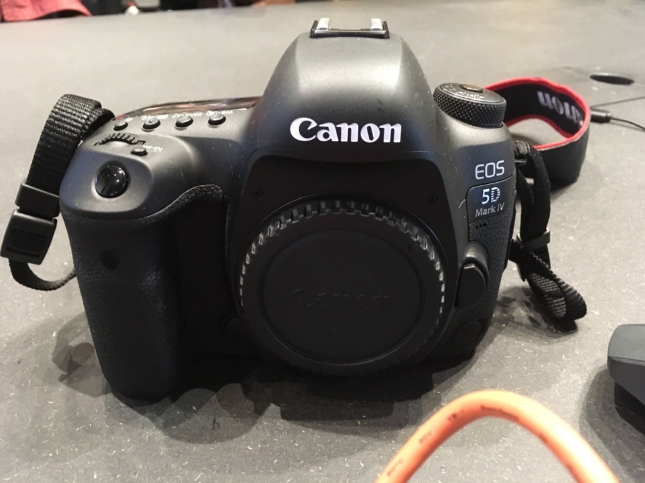 Canon 5d mark iv w/ c-log upgrade + 2 * 128gb cf