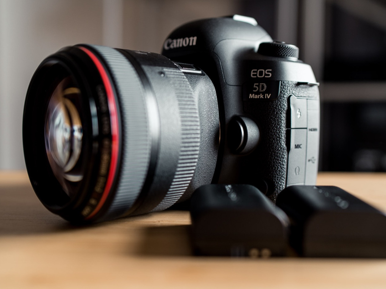 Canon 5d mark iv  plus canon 85mm f1.2 l ii usm