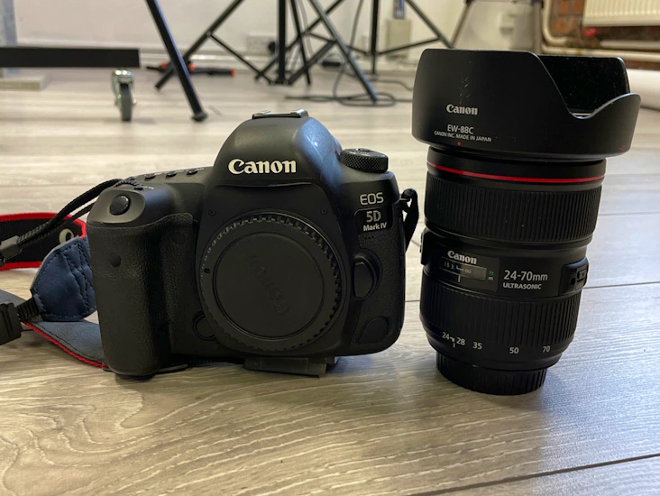 Canon 5d mark iv with 24-70mm lens