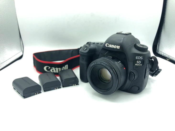 Canon 5d mark iv 4 and 50mm lens