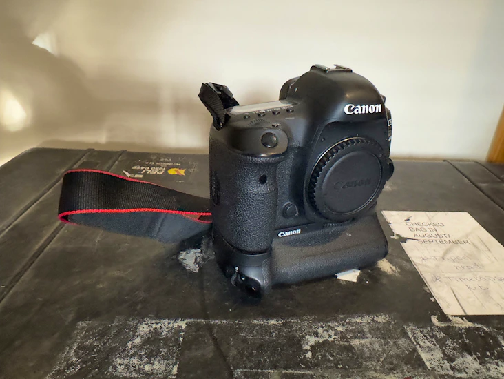 Canon 5d mark iv dslr camera