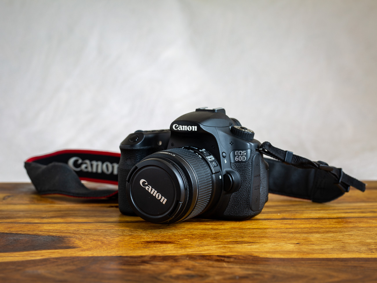 Canon 60d dslr with 18-55mm lens