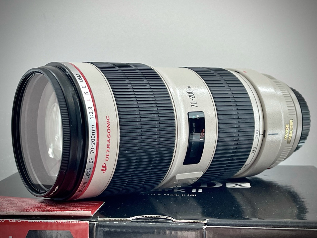 Canon 70 - 200 mm f 2.8 mk ii is lens