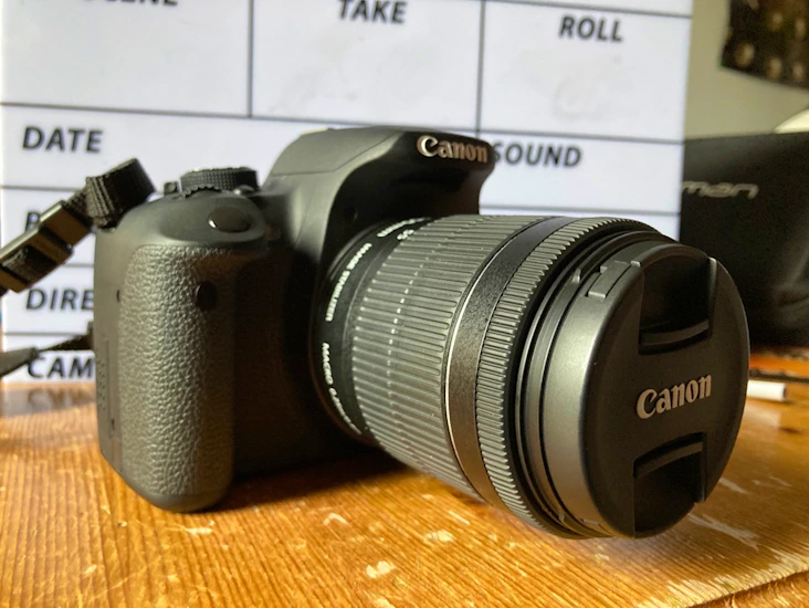 Canon 700d dslr camera