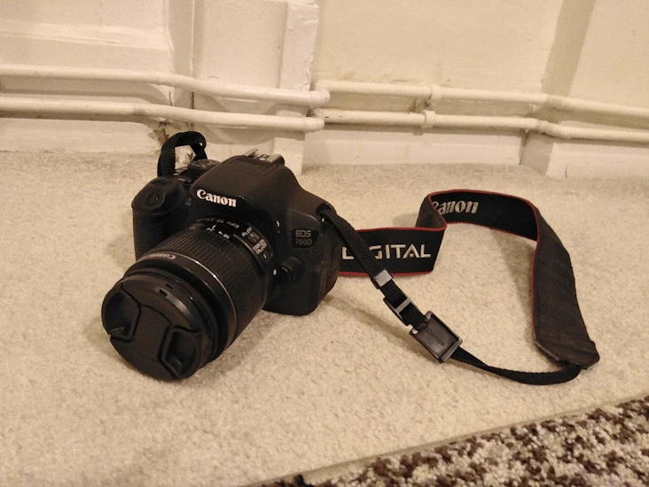 Canon 700d dslr camera