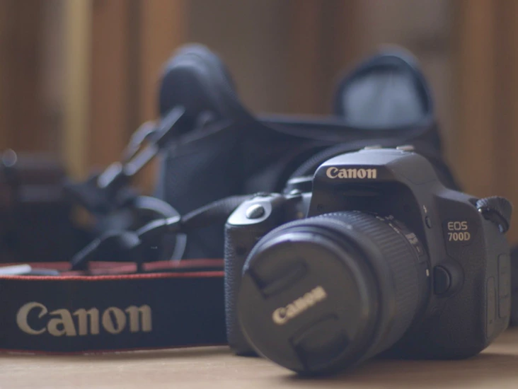 Canon 700d dslr camera