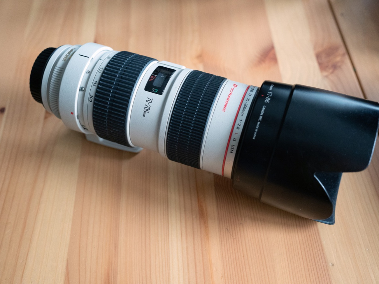 Canon 70-200 mm  l f 2.8 zoom 
