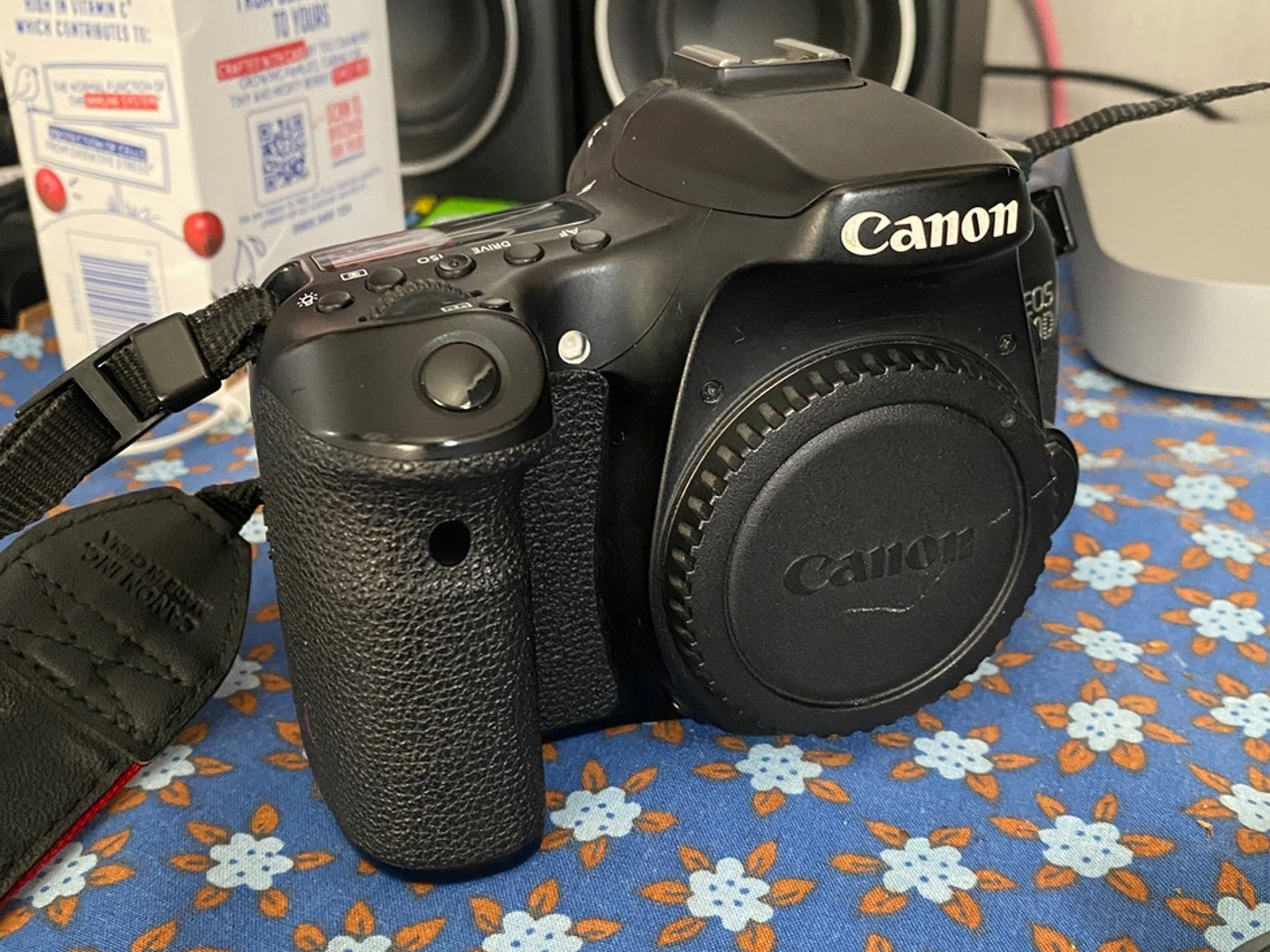 Canon 70d hd camera, 2 lens, memory card and batteries 