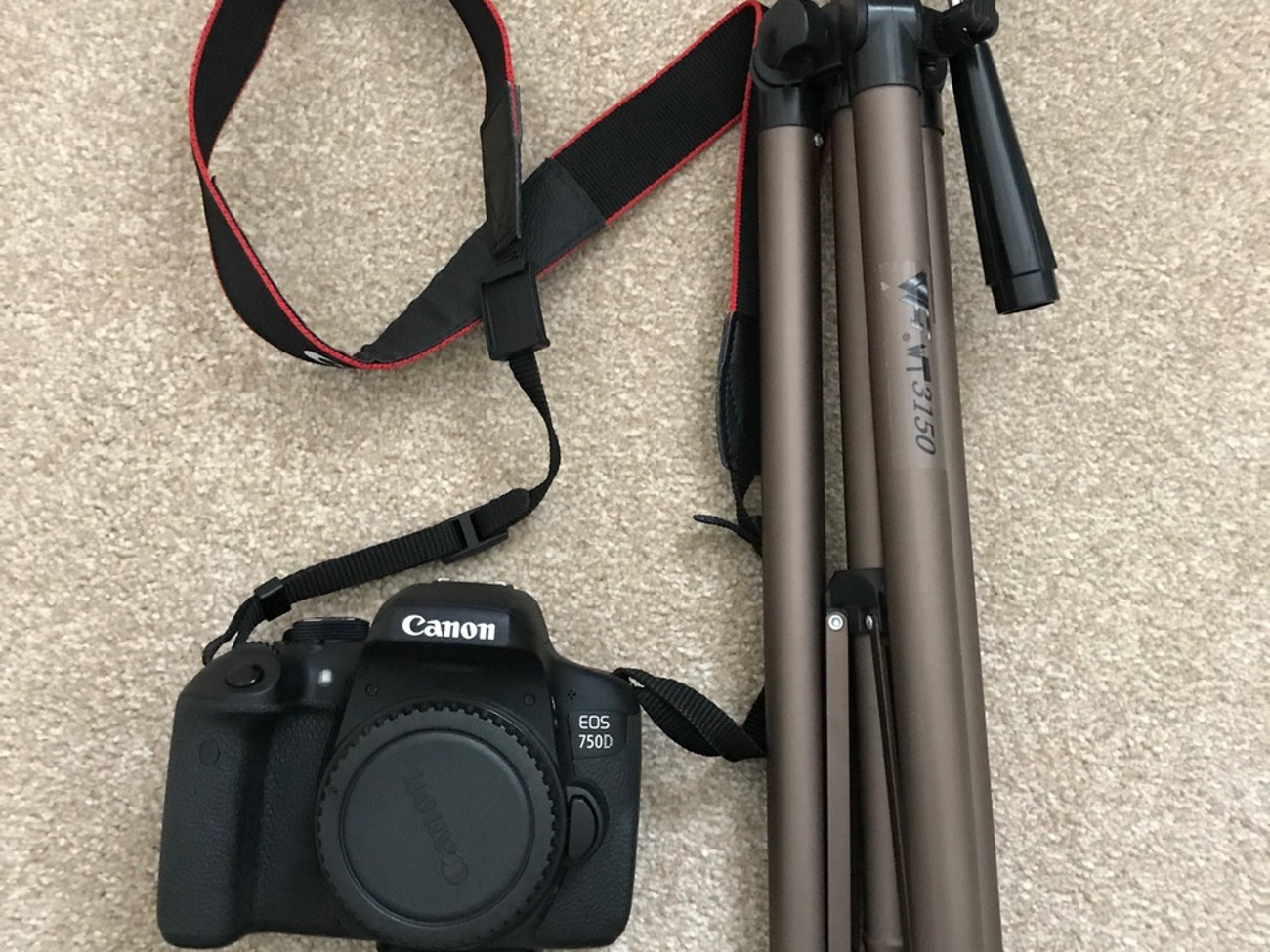 Canon 750d and tripod with 64gb sd card