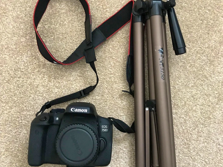 Canon 750d and tripod with 64gb sd card