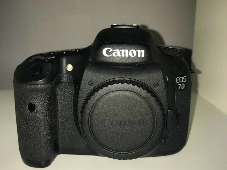 Canon 7d mark i with lens