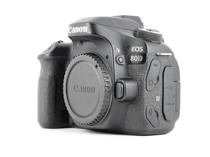 Canon 80d body with 2 batteries and charger