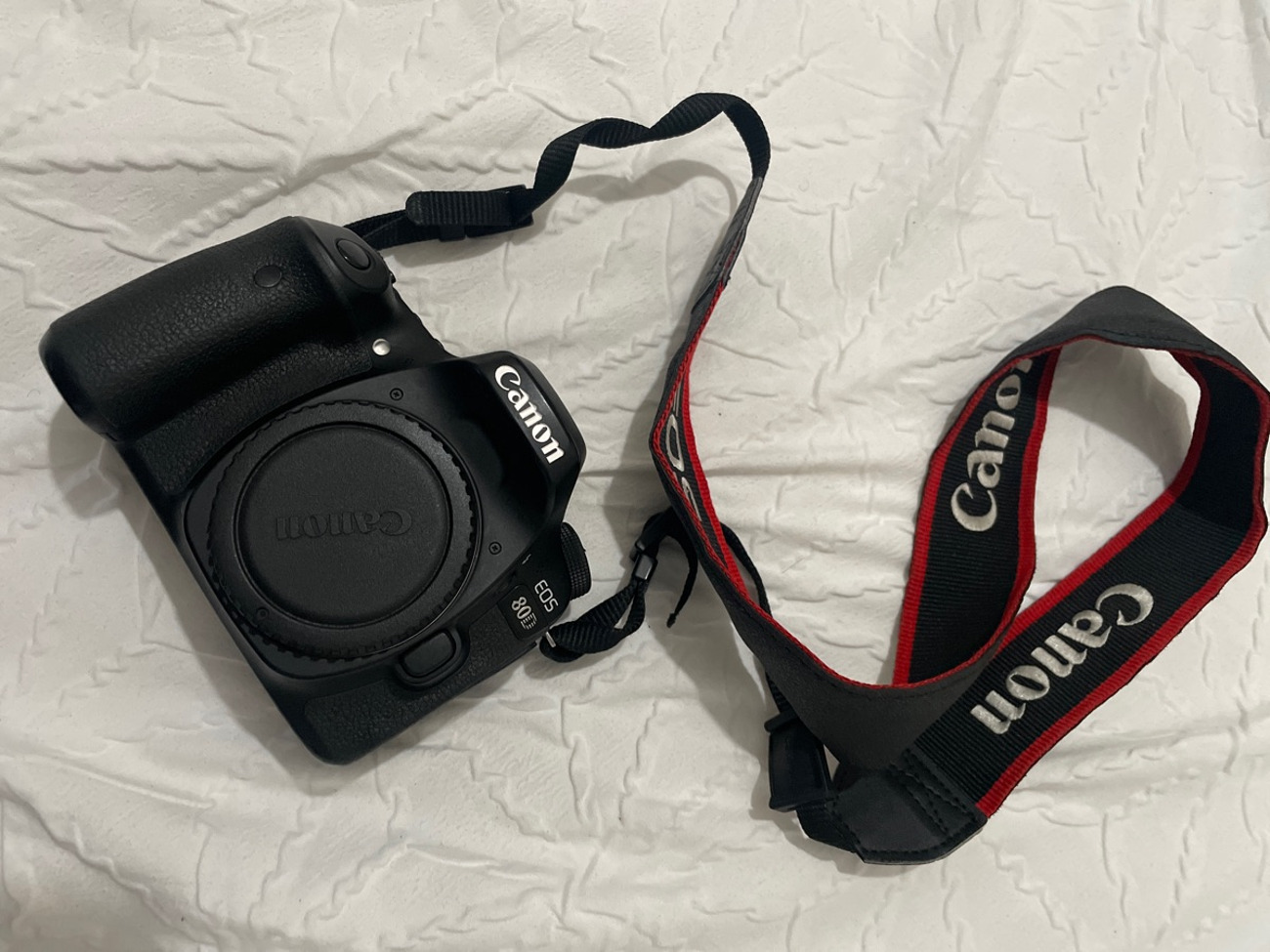 Canon 80d dslr camera