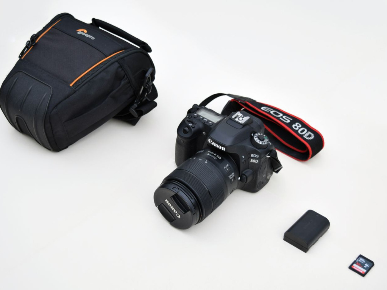 Canon 80d dslr with ef-s 18-135 mm f/3.5-5.6 is usm lens
