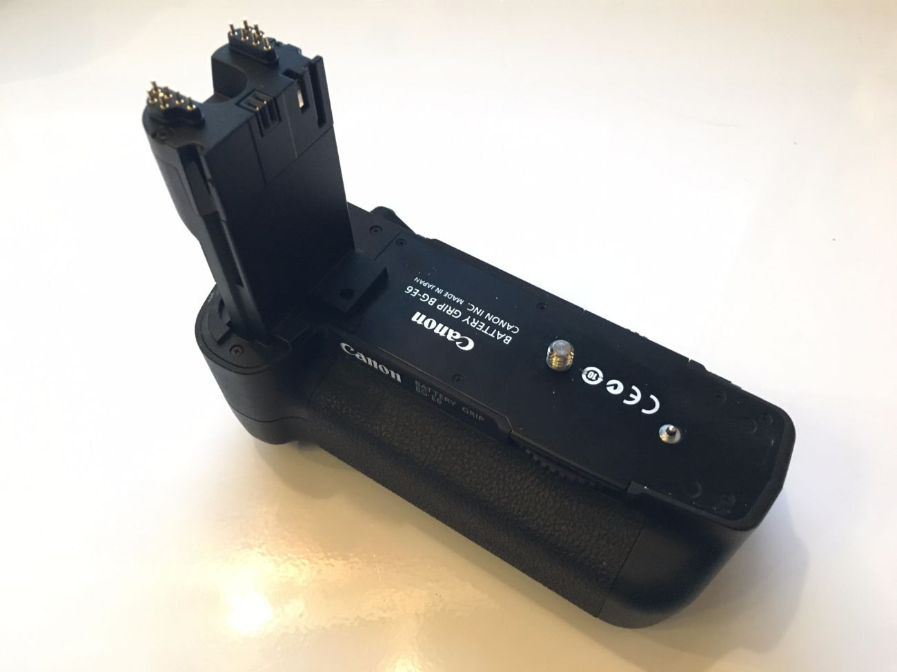 Canon bg-e6 battery grip for dlsr canon 5d mark ii