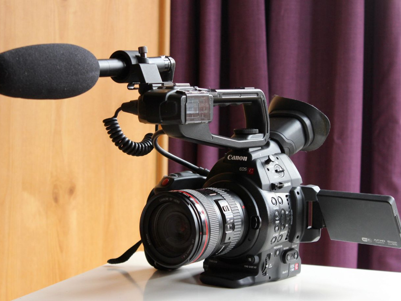 Canon c100 mkii kit + sennheiser mke 600 shotgun mic