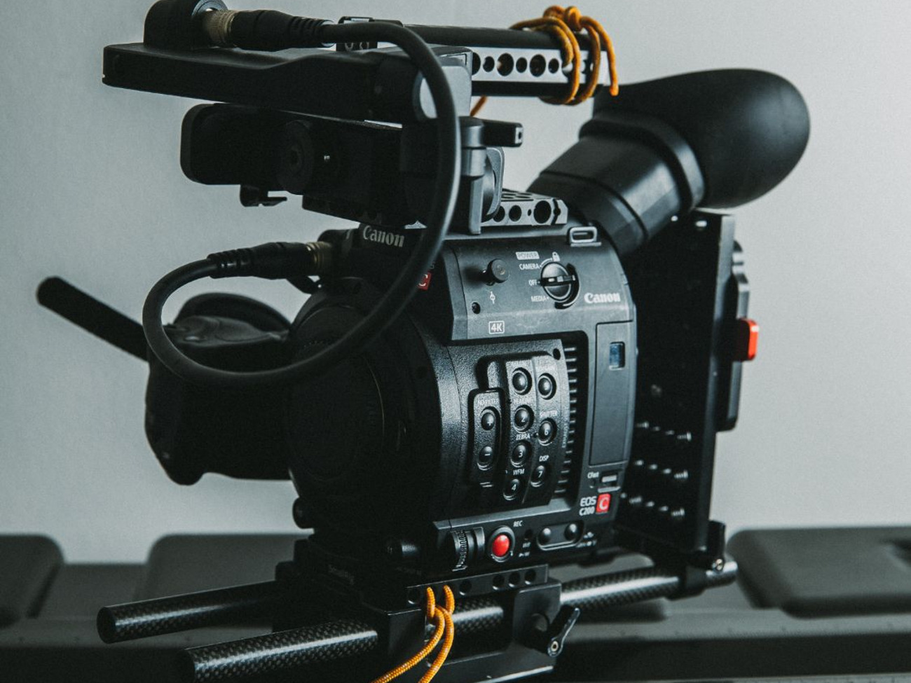 Canon c200 + small rig cage