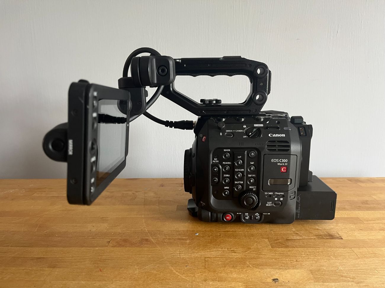 Canon c300 mark iii + 2x batts + 3x 512gb cards 