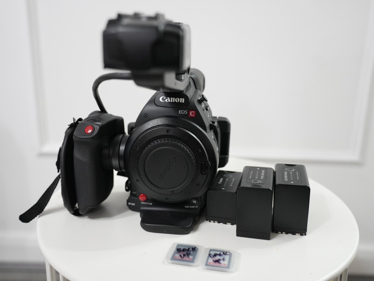 Canon cinema camera _ c100mkii
