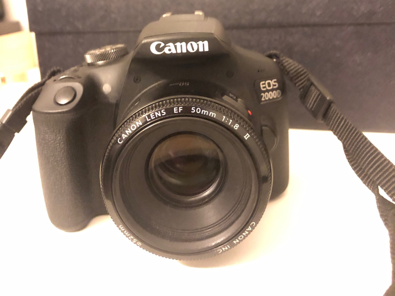 Canon d2000 eos 18 mg dslr