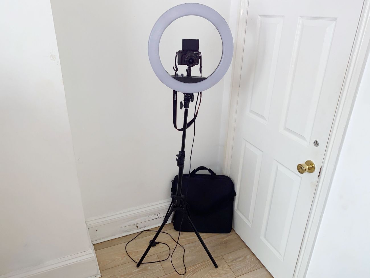 Canon dslr camera & 18" inch ring light