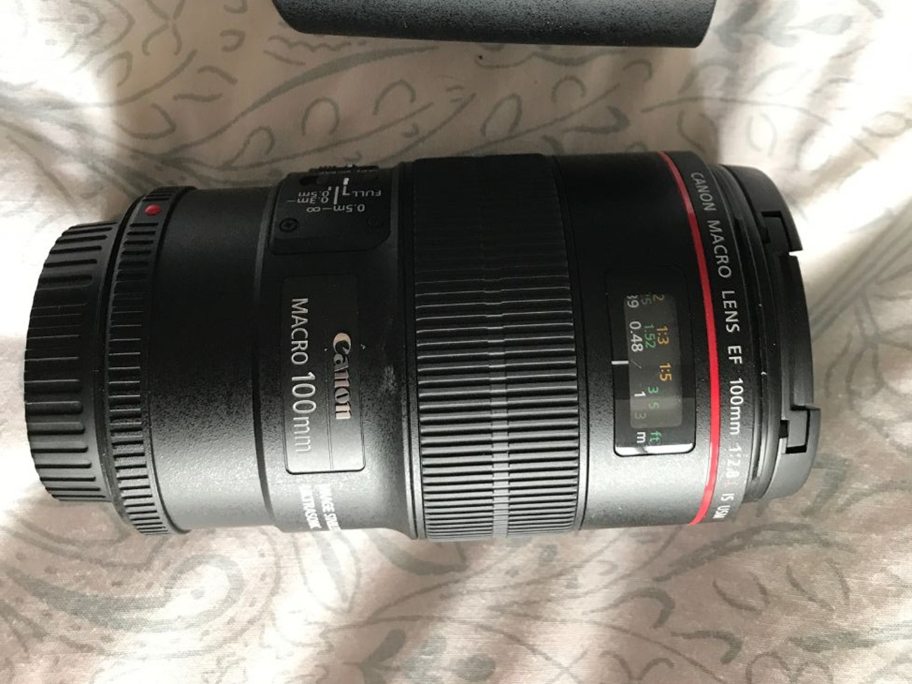 Canon ef 100mm f2.8 is macro