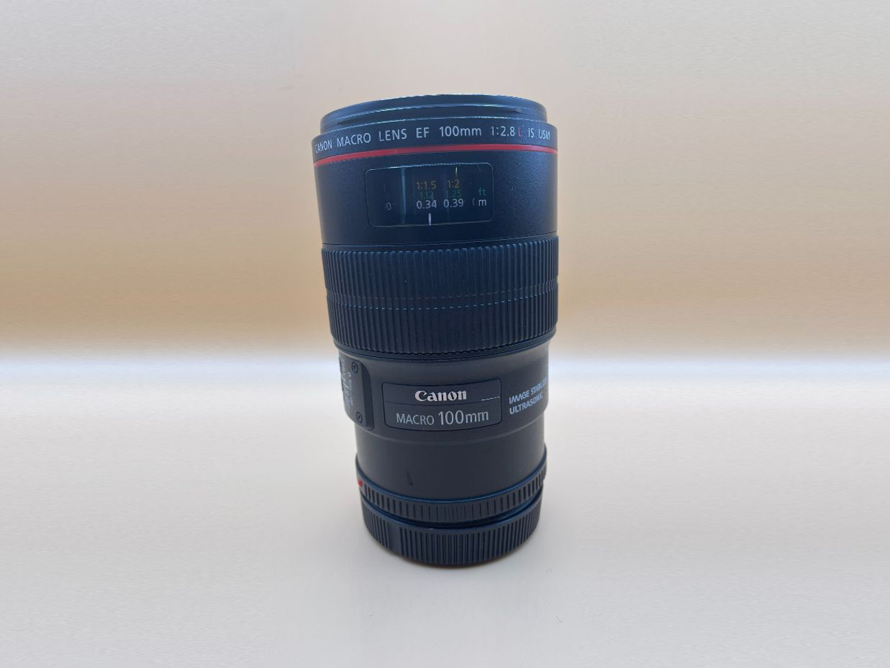 Canon ef 100mm f/2.8 usm macro lens and r5