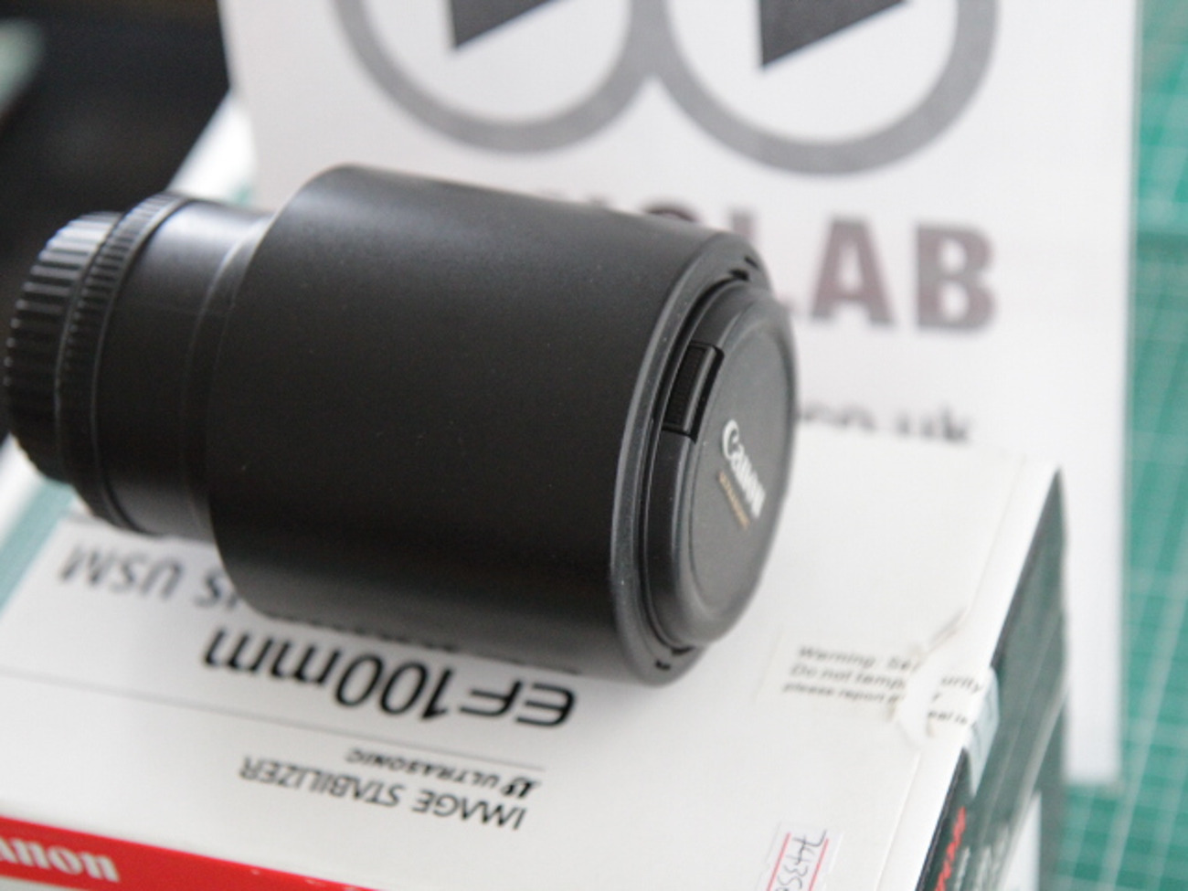 Canon ef 100mm f2.8l macro is usm lens