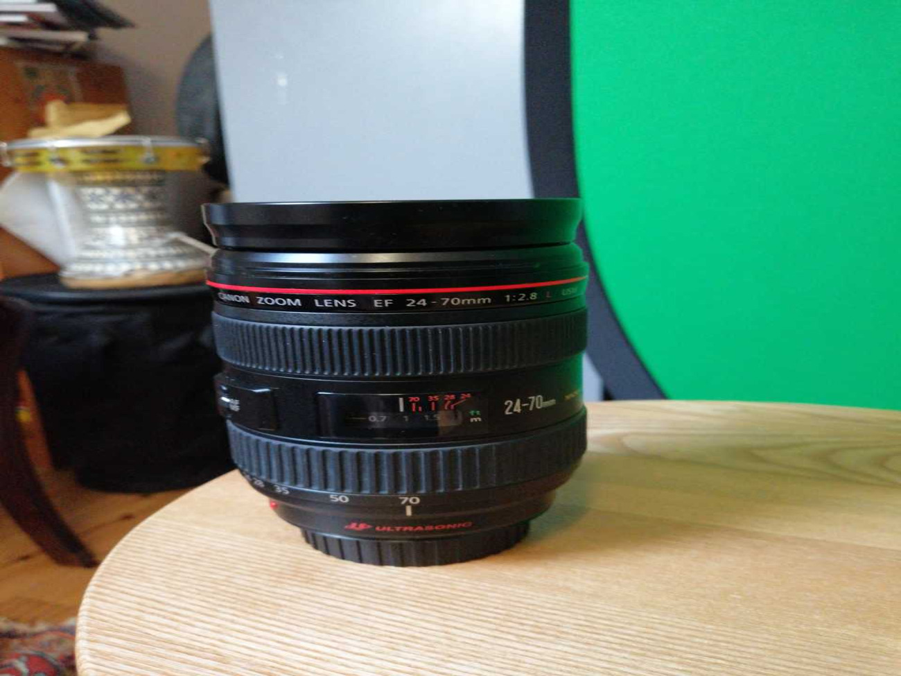 Canon ef 24-70mm zoom lens f/2.8 + uv filter