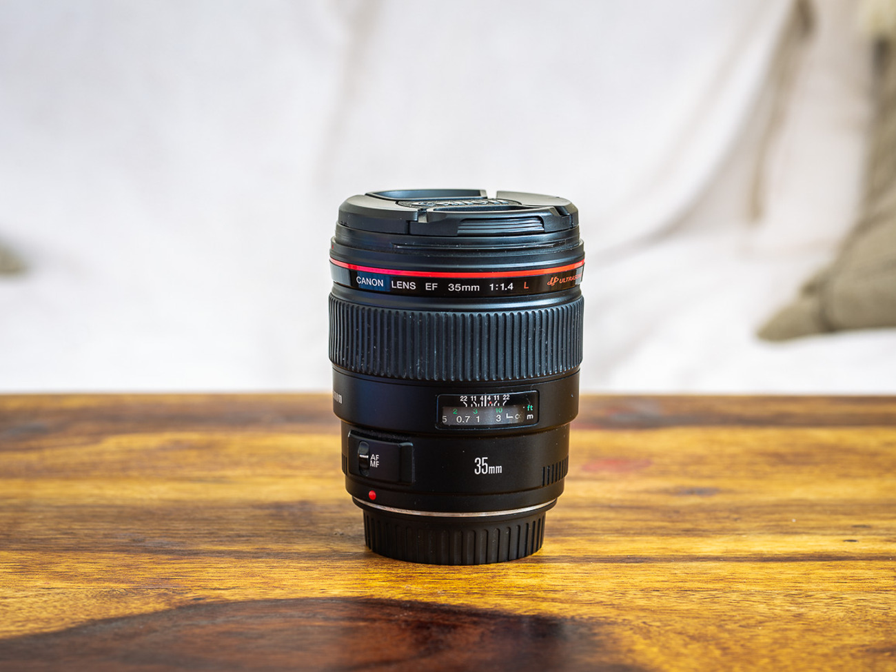 Canon ef 35mm f/1.4l usm lens