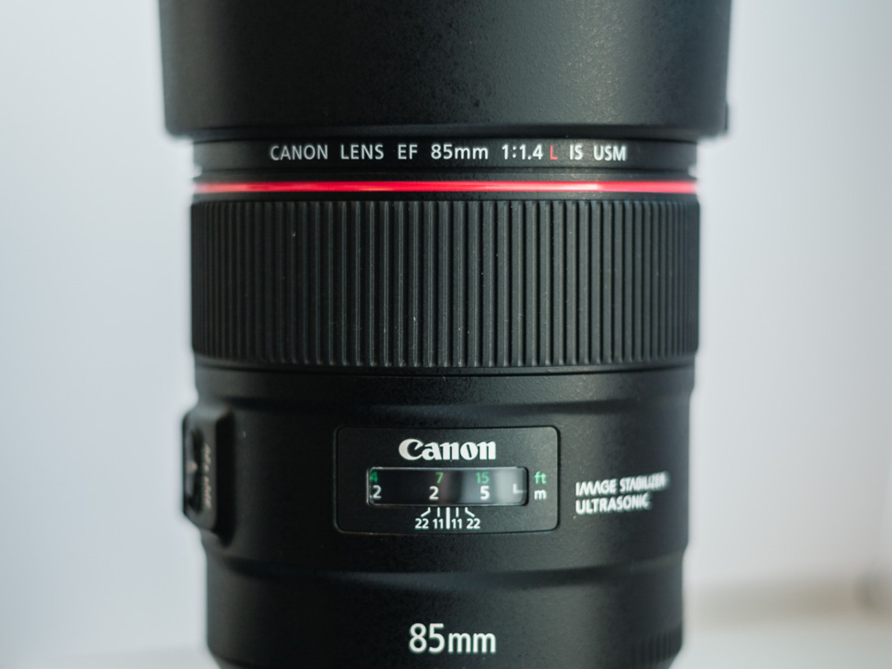 Canon ef 85mm 1.4 is usm camera lens
